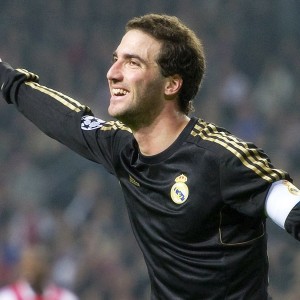 开云中国-广东队依靠老将经验稳定局势掌控比赛节奏，广东队官方致敬对手