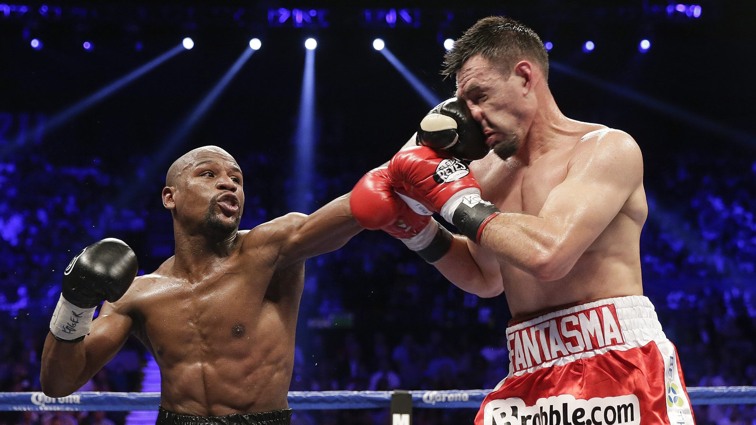 “武术对决：2025世界运动会高新体育中心武者斗志昂扬”